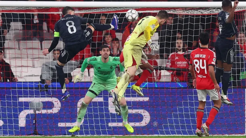 Pogodak golmana Benfike Anatolija Trubina na meču sa madridskim Realom